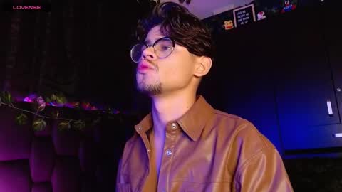 Snapshot of isaac_saenz chatting on January 19, 9:55 pm Isaac Saenz. online show from January 19, 9:55 pm