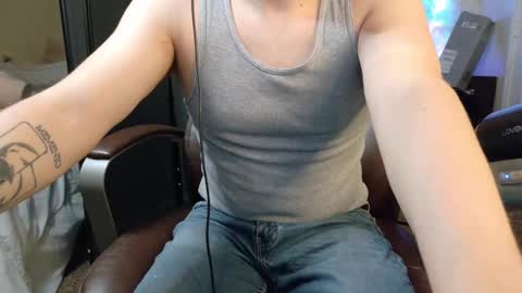Snapshot of isaac_sheffield chatting on October 3, 6:57 pm isaac online show from October 3, 6:57 pm