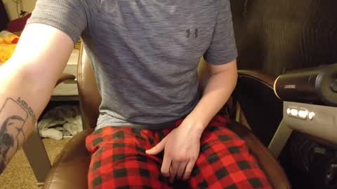 Snapshot of isaac_sheffield chatting on December 22, 1:00 pm isaac online show from December 22, 1:00 pm