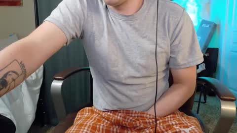 Snapshot of isaac_sheffield chatting on October 2, 3:49 pm isaac online show from October 2, 3:49 pm