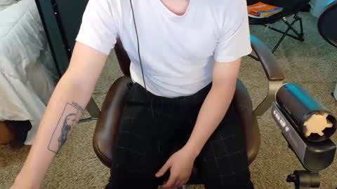 Snapshot of isaac_sheffield chatting on October 1, 3:27 pm isaac online show from October 1, 3:27 pm