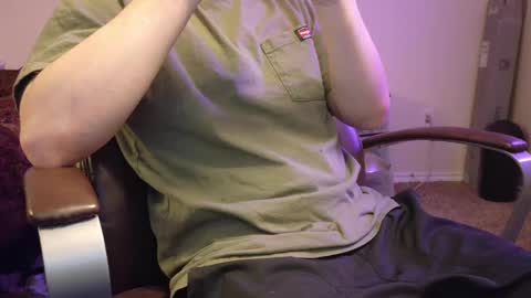 Snapshot of isaac_sheffield chatting on February 4, 9:41 pm isaac online show from February 4, 9:41 pm