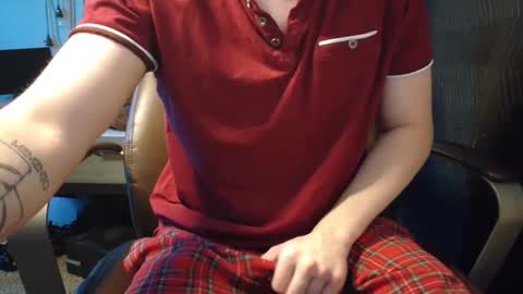 Snapshot of isaac_sheffield chatting on December 26, 1:07 am isaac online show from December 26, 1:07 am