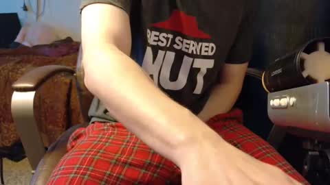 Snapshot of isaac_sheffield chatting on January 1, 5:33 pm isaac online show from January 1, 5:33 pm