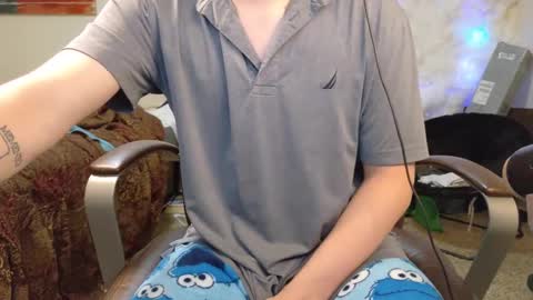 Snapshot of isaac_sheffield chatting on October 8, 9:52 pm isaac online show from October 8, 9:52 pm