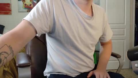 Snapshot of isaac_sheffield chatting on September 16, 7:25 pm isaac online show from September 16, 7:25 pm