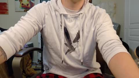 Snapshot of isaac_sheffield chatting on October 6, 12:32 pm isaac online show from October 6, 12:32 pm