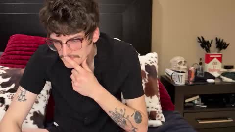 isocialmedia online show from March 4, 3:08 pm