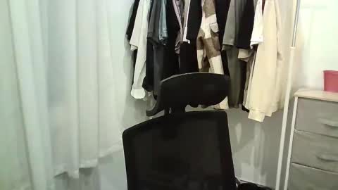 italianboybcn online show from November 24, 5:58 pm