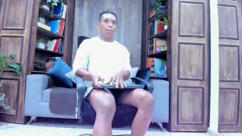 Snapshot of italomoore chatting on September 20, 1:11 pm Italo Moore online show from September 20, 1:11 pm