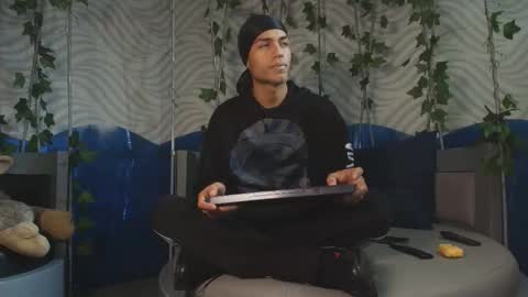 itszairen online show from March 15, 4:20 am