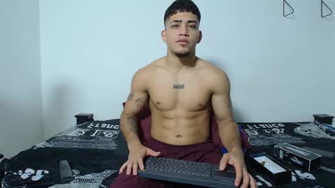 izaack online show from September 9, 9:24 pm