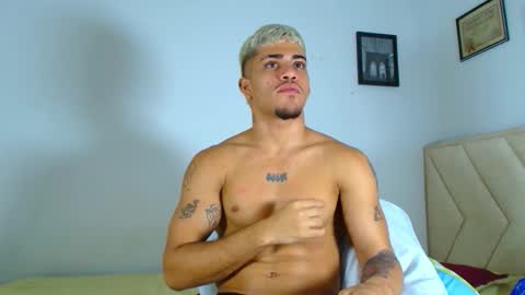 izaack online show from October 23, 5:22 am