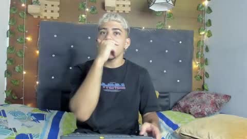 izaack online show from January 6, 3:53 am