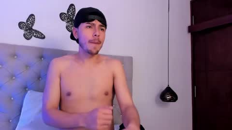 izack_01 online show from April 16, 2:28 pm