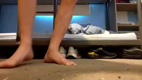 j434934 online show from April 7, 4:18 pm