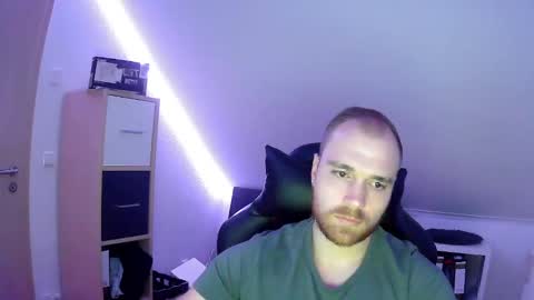 Snapshot of j_german783377 chatting on December 19, 6:45 pm here4y online show from December 19, 6:45 pm