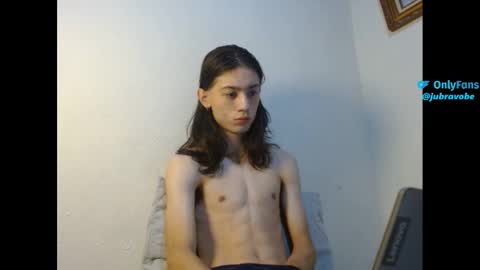 Snapshot of jabravobe chatting on February 5, 1:44 pm Andrs online show from February 5, 1:44 pm