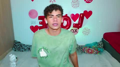 javi15  online show from February 19, 5:49 am