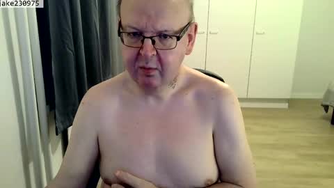 Jake2309 online show from April 18, 7:58 pm