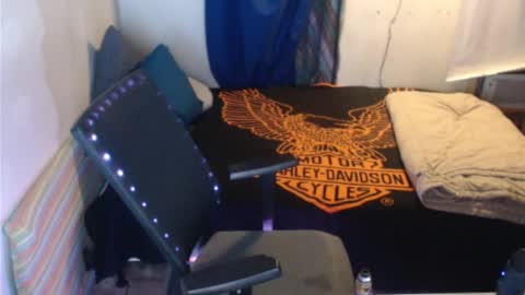 showingitoff online show from November 17, 4:48 am