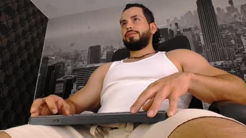 Snapshot of jakeskye chatting on September 19, 1:28 am JakeSkye online show from September 19, 1:28 am