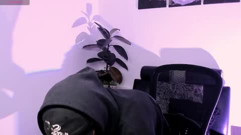 james_adamss_ online show from December 22, 1:08 pm