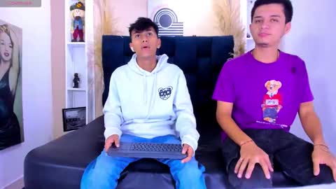 James y Kenet online show from February 3, 11:37 am