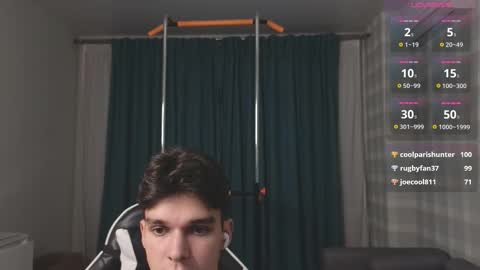 Snapshot of james_friends chatting on October 18, 10:04 pm James online show from October 18, 10:04 pm