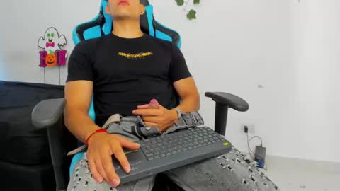 Jamess hott online show from January 24, 3:02 pm