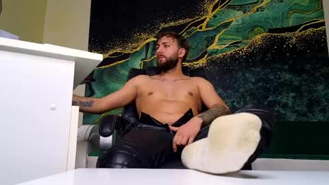 Robbie online show from April 2, 9:11 pm