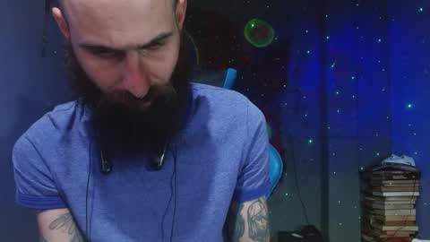 Snapshot of jammes_owen chatting on December 22, 9:31 pm Jammes. online show from December 22, 9:31 pm