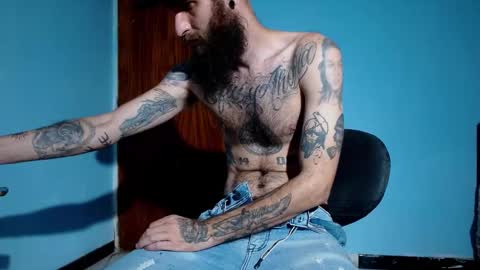 Snapshot of jammes_owen chatting on March 10, 12:40 am Jammes. online show from March 10, 12:40 am