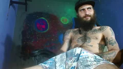 Snapshot of jammes_owen chatting on February 19, 4:23 am Jammes. online show from February 19, 4:23 am
