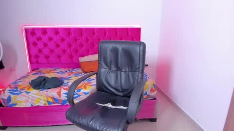 jean_burns online show from January 9, 8:03 pm