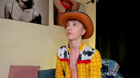 Snapshot of jeremy_salvatore_ chatting on January 15, 6:01 am jero independent model online show from January 15, 6:01 am