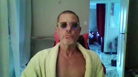 Snapshot of jerflor chatting on November 1, 2:10 pm jerflor online show from November 1, 2:10 pm