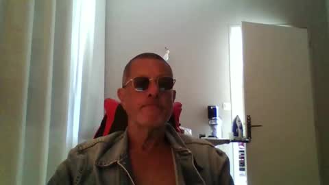 Snapshot of jerflor chatting on October 10, 9:36 am jerflor online show from October 10, 9:36 am