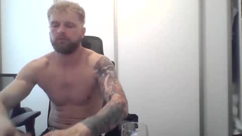 Snapshot of jerryalise chatting on October 19, 5:56 am jerryalise online show from October 19, 5:56 am