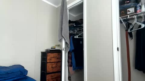 jesusluvs25 online show from December 18, 7:43 pm