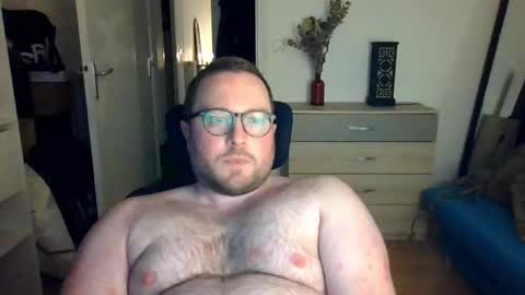 jeuneloup92 online show from December 2, 5:16 pm