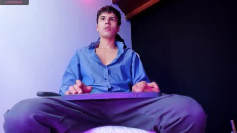 Snapshot of jeyden_camilo chatting on December 17, 9:49 pm Jeyden Camilo online show from December 17, 9:49 pm
