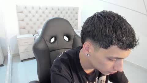 jhoanleandro online show from October 16, 5:15 am