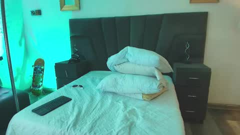 jhoanleandro online show from February 8, 4:36 am