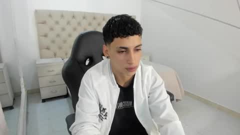 jhoanleandro online show from October 19, 5:12 am