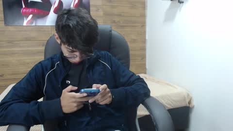 Snapshot of jhoellx chatting on February 18, 12:49 pm Jhoel online show from February 18, 12:49 pm