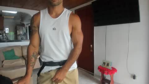 jh online show from November 18, 7:06 pm