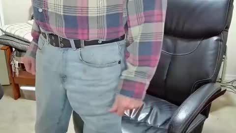 Snapshot of jimmy_d47 chatting on December 10, 10:27 pm jimmy_d47 online show from December 10, 10:27 pm
