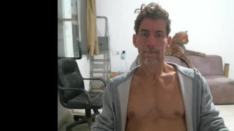 Snapshot of jlmbud chatting on October 17, 11:20 pm jlmbud online show from October 17, 11:20 pm