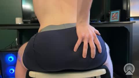 john_132313 online show from April 2, 7:00 pm